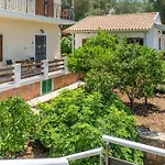 Captain Spiros Casa Bella Trio Apartment